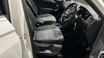 VOLKSWAGEN TIGUAN 2.0 TDI R-Line SUV 5dr Diesel DSG Euro 6 (s/s) (150 ps)