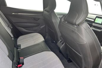 RENAULT 11 60kWh techno Hatchback 5dr Electric Auto (optimum charge) (220 p