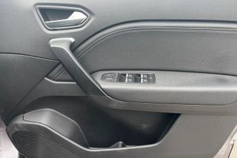 RENAULT CAPTUR 1.6 E-TECH 9.8kWh techno SUV 5dr Petrol Plug-in Hybrid Auto Euro