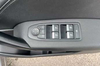 RENAULT CAPTUR 1.6 E-TECH 9.8kWh techno SUV 5dr Petrol Plug-in Hybrid Auto Euro