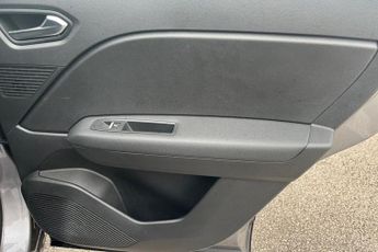 RENAULT CAPTUR 1.6 E-TECH 9.8kWh techno SUV 5dr Petrol Plug-in Hybrid Auto Euro