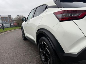 NISSAN JUKE 1.6 N-Connecta SUV 5dr Petrol Hybrid Auto Euro 6 (143 ps)