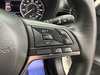 NISSAN JUKE 1.6 N-Connecta SUV 5dr Petrol Hybrid Auto Euro 6 (143 ps)