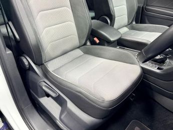 VOLKSWAGEN TIGUAN 2.0 TDI R-Line SUV 5dr Diesel DSG 4Motion Euro 6 (s/s) (150 ps)