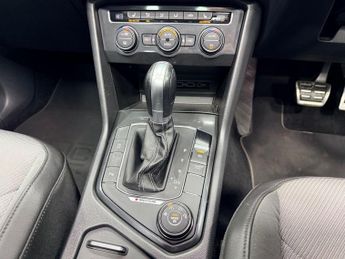 VOLKSWAGEN TIGUAN 2.0 TDI R-Line SUV 5dr Diesel DSG 4Motion Euro 6 (s/s) (150 ps)