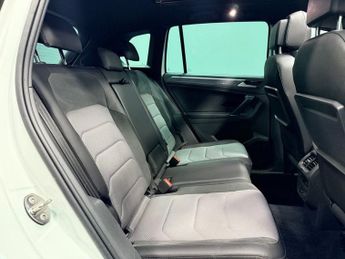 VOLKSWAGEN TIGUAN 2.0 TDI R-Line SUV 5dr Diesel DSG 4Motion Euro 6 (s/s) (150 ps)