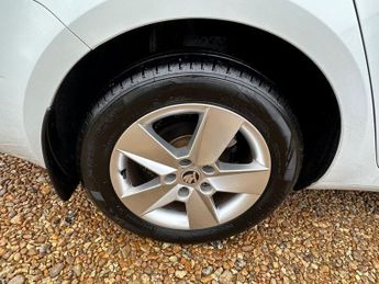 SKODA OCTAVIA 1.6 TDI SE Estate 5dr Diesel Manual Euro 6 (s/s) (115 ps)