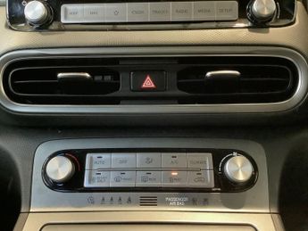HYUNDAI KONA 64kWh Premium SUV 5dr Electric Auto (10.5kW Charger) (204 ps)