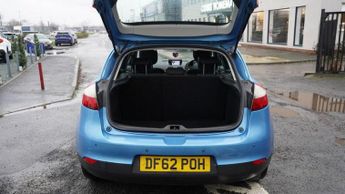 RENAULT MEGANE 1.6 16V Dynamique TomTom Hatchback 5dr Petrol Manual Euro 5 (110