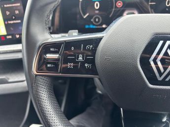 RENAULT MEGANE E-TECH 60kWh techno Hatchback 5dr Electric Auto (optimum charge) (220 p