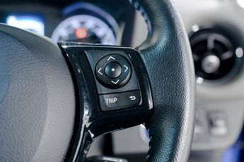 TOYOTA YARIS 1.5 VVT-h Icon Tech Hatchback 5dr Petrol Hybrid E-CVT Euro 6 (s/