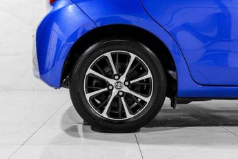 TOYOTA YARIS 1.5 VVT-h Icon Tech Hatchback 5dr Petrol Hybrid E-CVT Euro 6 (s/