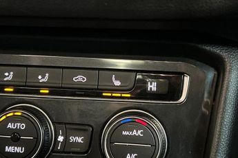 VOLKSWAGEN TIGUAN 1.5 TSI EVO R-Line Tech SUV 5dr Petrol DSG Euro 6 (s/s) (150 ps)