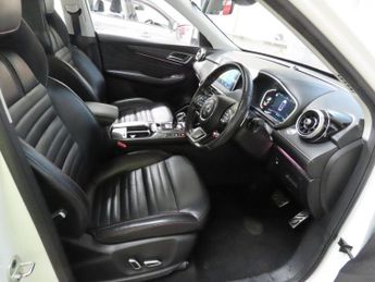 MG MG HS 1.5 T-GDI Exclusive SUV 5dr Petrol DCT Euro 6 (s/s) (162 ps) Rea
