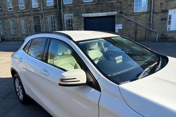 MERCEDES-BENZ GLA CLASS 1.6 GLA200 SE SUV 5dr Petrol Manual Euro 6 (s/s) (156 ps) Revers