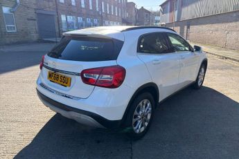 MERCEDES-BENZ GLA CLASS 1.6 GLA200 SE SUV 5dr Petrol Manual Euro 6 (s/s) (156 ps) Revers