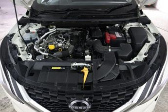 NISSAN QASHQAI 1.3 DIG-T MHEV N-Connecta XTRON Euro 6 (s/s) 5dr