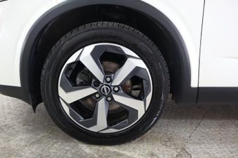 NISSAN QASHQAI 1.3 DIG-T MHEV N-Connecta XTRON Euro 6 (s/s) 5dr