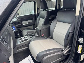 DODGE NITRO 2.8 CRD SXT SUV 5dr Diesel Automatic (250 g/km, 176 bhp)