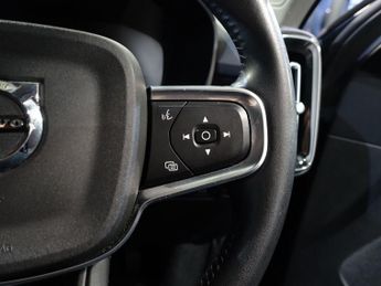 VOLVO XC40 2.0 B4 MHEV Inscription SUV 5dr Petrol Hybrid Auto Euro 6 (s/s) 