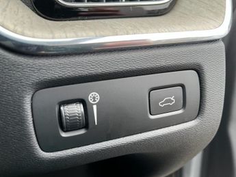 VOLVO XC60 2.0 B5 MHEV Inscription Pro SUV 5dr Petrol Hybrid Auto Euro 6 (s