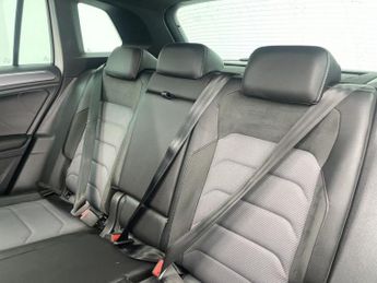 VOLKSWAGEN TIGUAN 2.0 TDI R-Line SUV 5dr Diesel DSG Euro 6 (s/s) (150 ps)