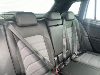 VOLKSWAGEN TIGUAN 2.0 TDI R-Line SUV 5dr Diesel DSG Euro 6 (s/s) (150 ps)