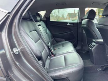 HYUNDAI TUCSON 1.7 CRDi Blue Drive Premium SUV 5dr Diesel DCT Euro 6 (s/s) (141