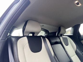 VOLVO V40 CROSS COUNTRY 1.5 T3 Pro Hatchback 5dr Petrol Auto Euro 6 (s/s) (152 ps)