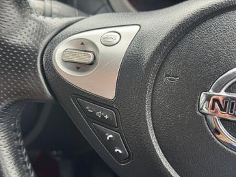 NISSAN JUKE 1.6 Tekna SUV 5dr Petrol CVT Euro 5 (117 ps)