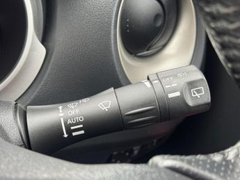 NISSAN JUKE 1.6 Tekna SUV 5dr Petrol CVT Euro 5 (117 ps)