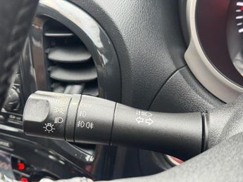 NISSAN JUKE 1.6 Tekna SUV 5dr Petrol CVT Euro 5 (117 ps)