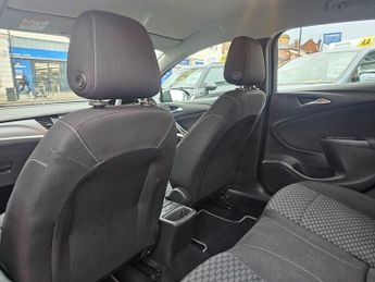 VAUXHALL ASTRA 1.4i Turbo Design Hatchback 5dr Petrol Auto Euro 6 (s/s) (150 ps