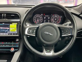 JAGUAR F-PACE 2.0 D180 R-Sport SUV 5dr Diesel Auto Euro 6 (s/s) (180 ps)