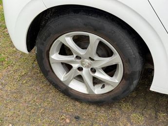 PEUGEOT 208 1.2 VTi PureTech Style Hatchback 5dr Petrol Manual Euro 6 (82 ps