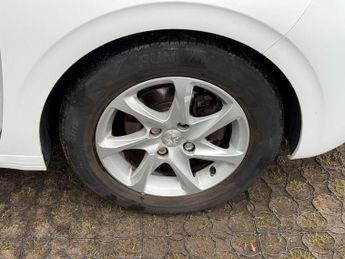 PEUGEOT 208 1.2 VTi PureTech Style Hatchback 5dr Petrol Manual Euro 6 (82 ps