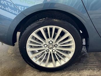 VAUXHALL ASTRA 1.4i Turbo Elite Nav Hatchback 5dr Petrol Auto Euro 6 (s/s) (150