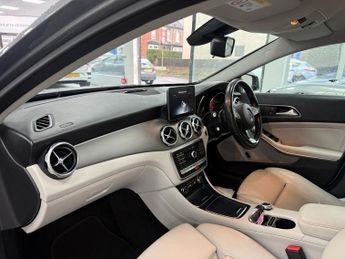 MERCEDES-BENZ GLA 2.1 GLA200d Sport (Executive) SUV 5dr Diesel 7G-DCT 4MATIC Euro 