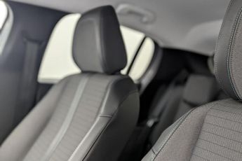 PEUGEOT E-208 50kWh Allure Premium Hatchback 5dr Electric Auto (136 ps)