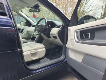 LAND ROVER DISCOVERY SPORT 2.0 TD4 SE Tech SUV 5dr Diesel Auto 4WD Euro 6 (s/s) (180 ps)