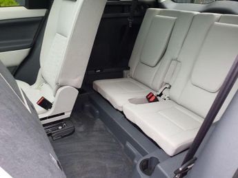 LAND ROVER DISCOVERY SPORT 2.0 TD4 SE Tech SUV 5dr Diesel Auto 4WD Euro 6 (s/s) (180 ps)