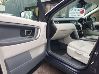 LAND ROVER DISCOVERY SPORT 2.0 TD4 SE Tech SUV 5dr Diesel Auto 4WD Euro 6 (s/s) (180 ps)