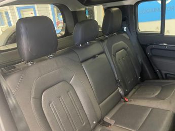 LAND ROVER DEFENDER 2.0 SD4 SE SUV 5dr Diesel Auto 4WD Euro 6 (s/s) (240 ps)