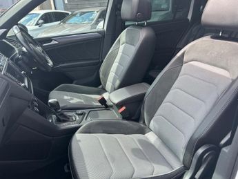 VOLKSWAGEN TIGUAN 2.0 TDI BlueMotion Tech R-Line SUV 5dr Diesel DSG 4Motion Euro 6