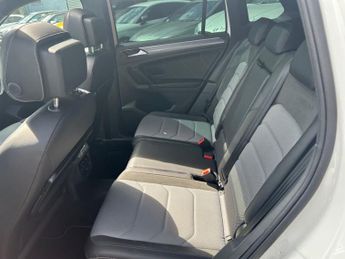 VOLKSWAGEN TIGUAN 2.0 TDI BlueMotion Tech R-Line SUV 5dr Diesel DSG 4Motion Euro 6