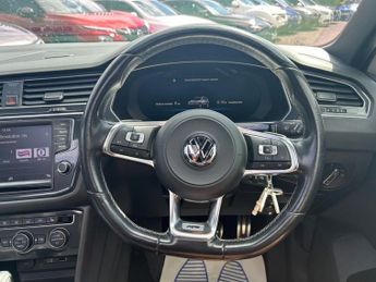 VOLKSWAGEN TIGUAN 2.0 TDI BlueMotion Tech R-Line SUV 5dr Diesel DSG 4Motion Euro 6