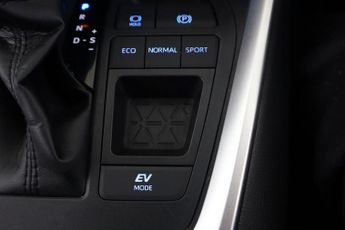 TOYOTA RAV4 2.5 VVT-h Dynamic SUV 5dr Petrol Hybrid CVT Euro 6 (s/s) (218 ps