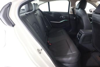 BMW 3 SERIES 2.0 320i Sport Saloon 4dr Petrol Auto Euro 6 (s/s) (184 ps)