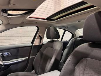 BMW 3 SERIES 2.0 330e 12kWh SE Pro Saloon 4dr Petrol Plug-in Hybrid Auto Euro