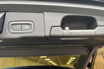 VOLVO XC60 2.0h T8 Twin Engine 11.6kWh R-Design Pro SUV 5dr Petrol Plug-in 